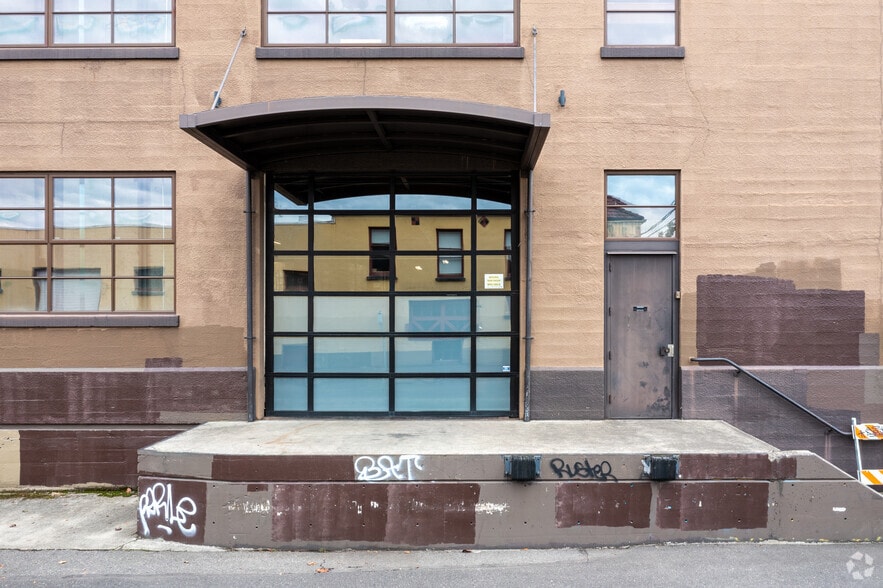 221 SE Main St, Portland, OR for lease - Building Photo - Image 2 of 5