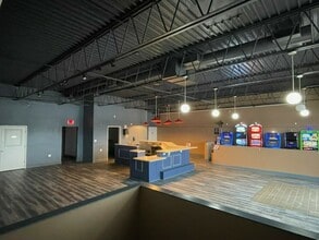 6125 N 2nd St, Loves Park, IL for lease Interior Photo- Image 1 of 3