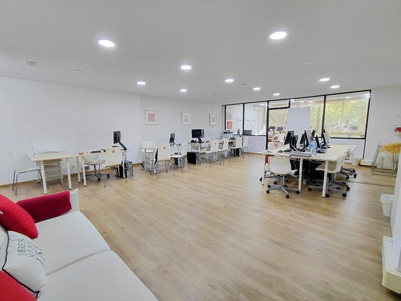 Office in Barcelona, Barcelona for lease - Interior Photo - Image 3 of 5