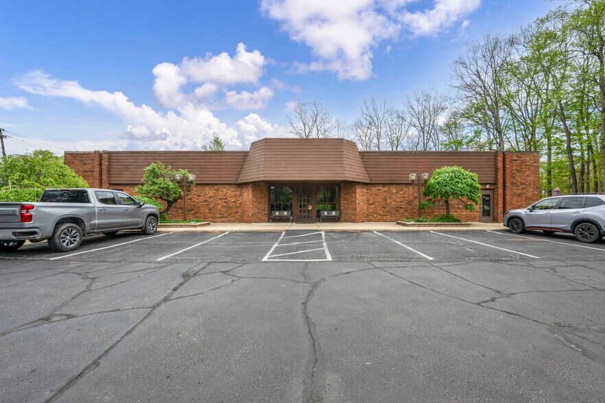 12930 Chippewa Rd, Brecksville, OH à louer - Photo du bâtiment - Image 2 de 11