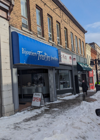 Plus de détails pour 229-235 Princess St, Kingston, ON - Vente au détail à louer