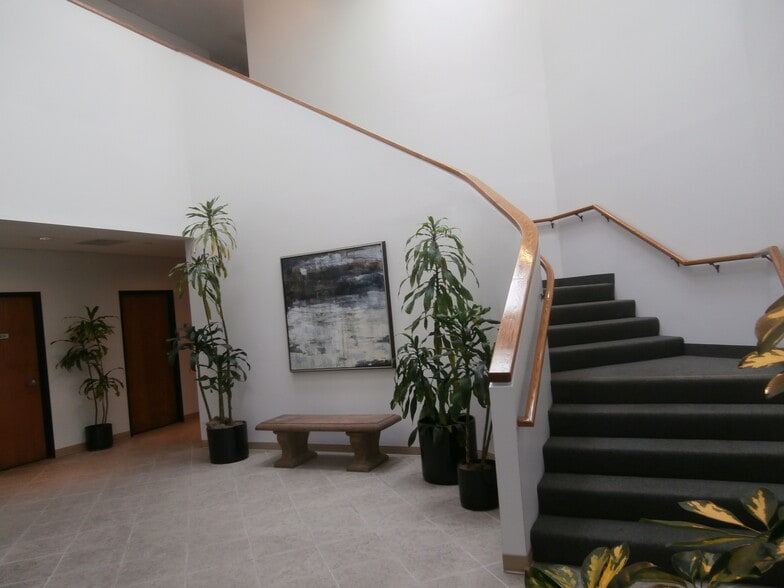 16480 Harbor Blvd, Fountain Valley, CA for lease - Lobby - Image 3 of 8