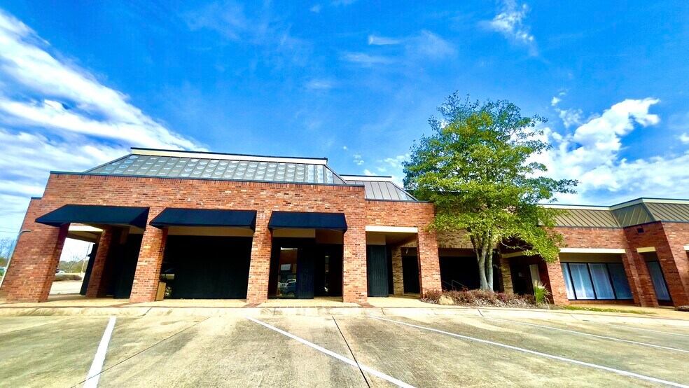 1625 E County Line Rd, Jackson, MS à louer - Photo du bâtiment - Image 3 de 27
