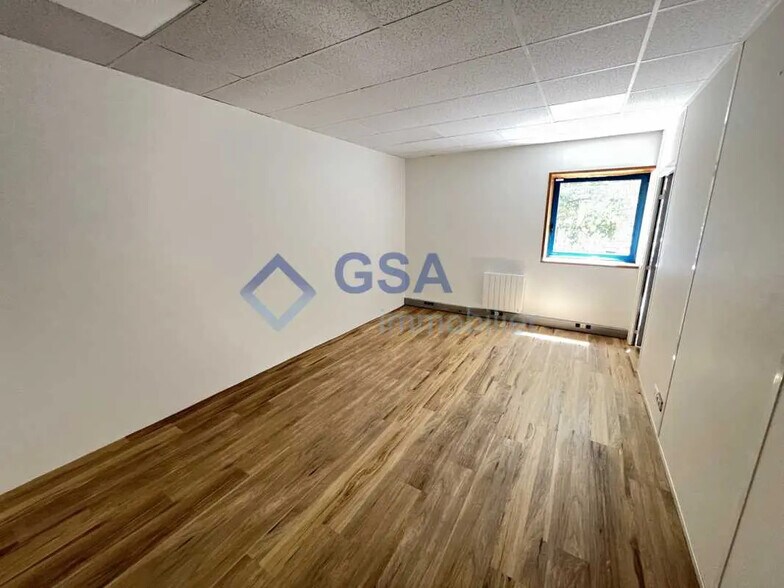 Bureau dans Savigny-le-Temple à louer - Photo intérieure - Image 3 de 10