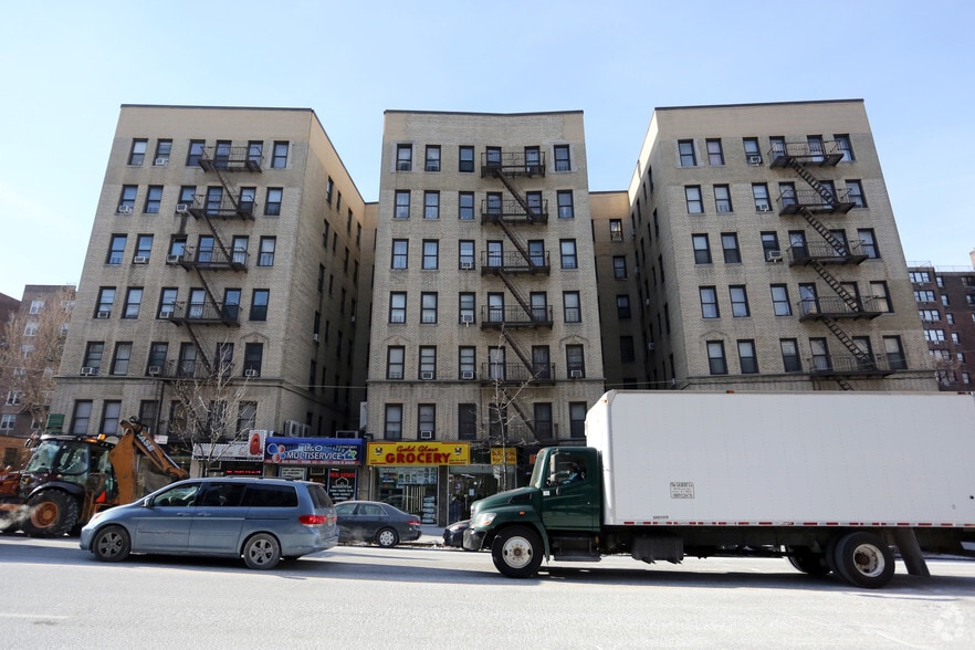 4411-4421 Broadway, New York, NY for lease - Building Photo - Image 2 of 4