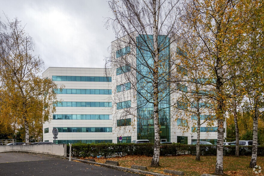 Office in Villepinte for lease - Building Photo - Image 3 of 3