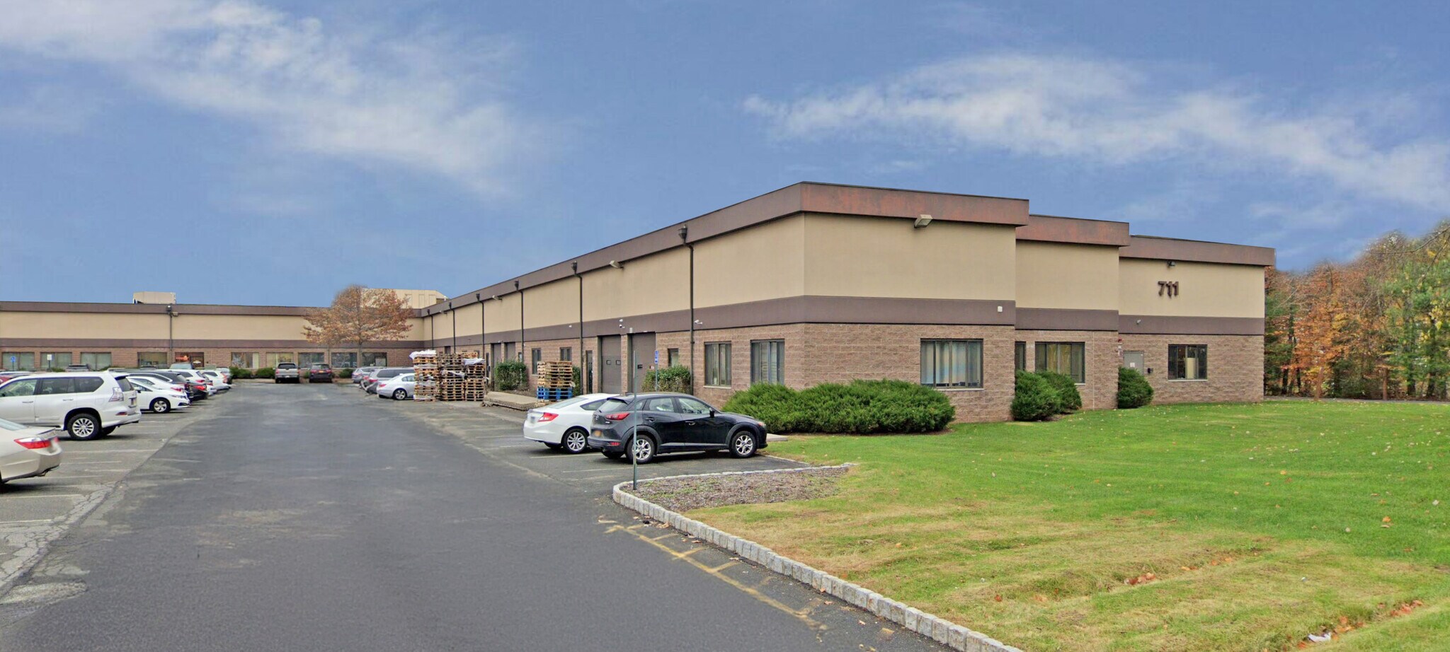 711 Executive Blvd, Valley Cottage, NY for lease Building Photo- Image 1 of 6