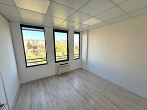 348 Avenue Du Prado, Marseille for lease Interior Photo- Image 2 of 4