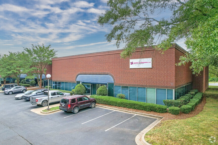 14201 S Lakes Dr, Charlotte, NC for lease - Primary Photo - Image 1 of 23