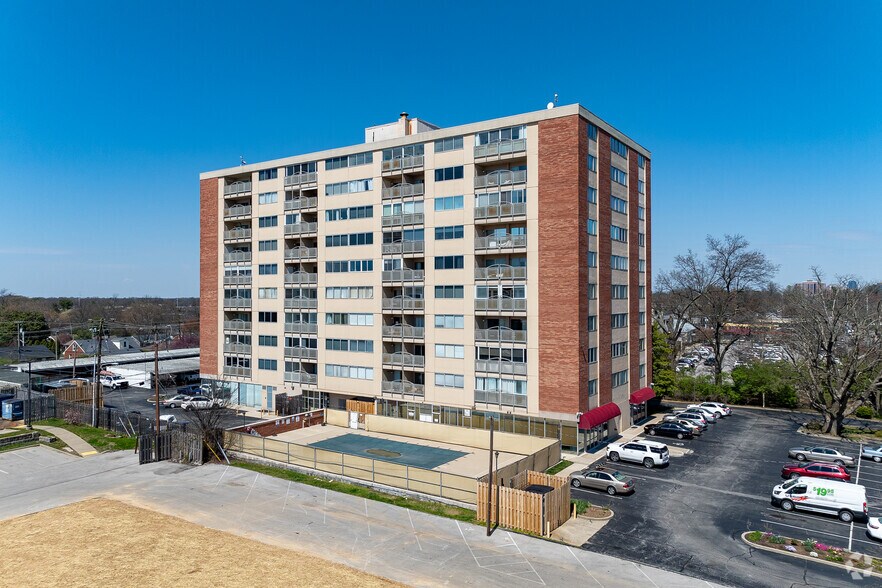 2121 Nicholasville Rd, Lexington, KY à vendre - Photo du bâtiment - Image 3 de 7