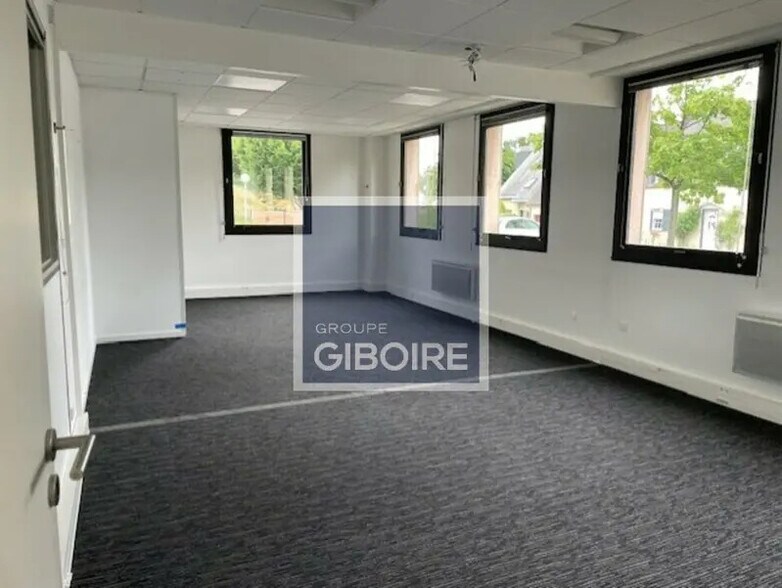 Office in Rennes for lease - Interior Photo - Image 2 of 5