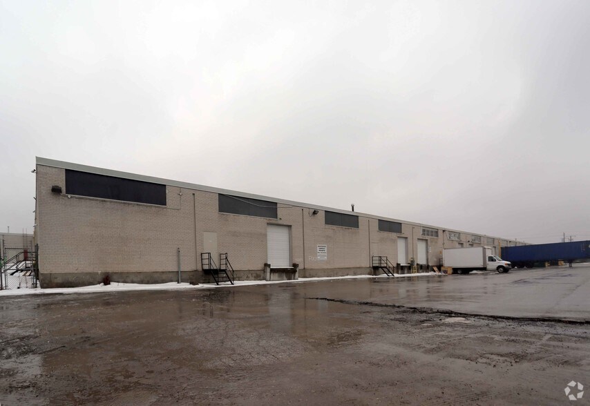 2424 Finch Av W, Toronto, ON à louer - Photo du bâtiment - Image 3 de 3