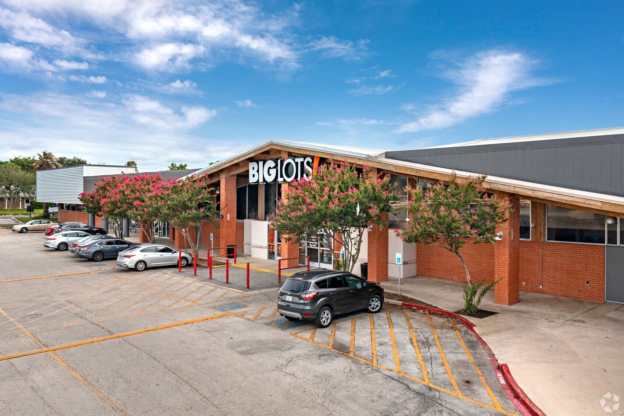 3707-3725 Colony Dr, San Antonio, TX for lease Building Photo- Image 1 of 25