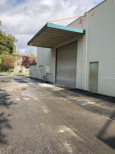 3015 Coffey Ln, Santa Rosa, CA à louer - Photo du bâtiment - Image 2 de 6