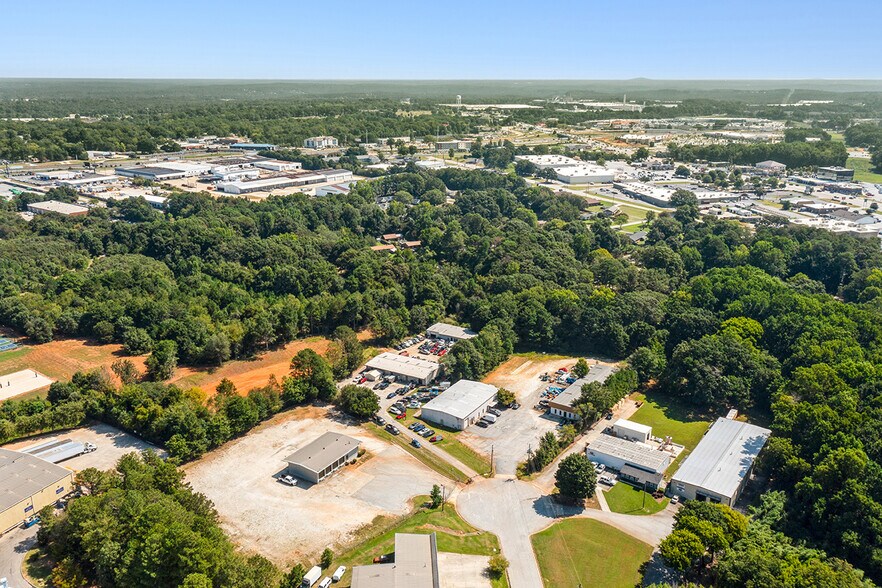 874 Davis Dr, Conyers, GA à vendre - Photo du bâtiment - Image 2 de 9