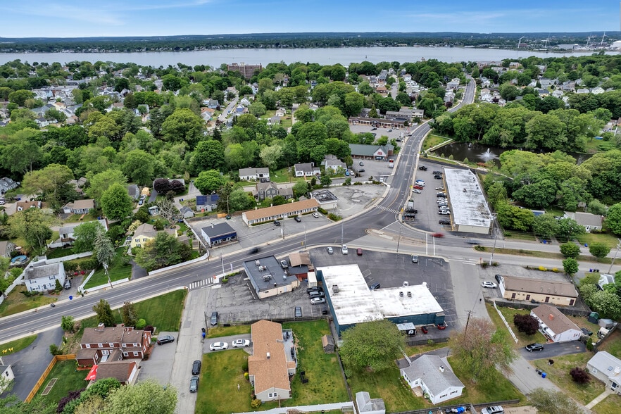 5 Forbes St, Riverside, RI à vendre - Photo du bâtiment - Image 1 de 25
