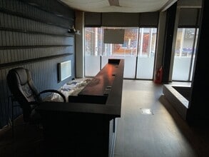 1-40 Village Sq, Brighton à louer Photo intérieure- Image 1 de 1