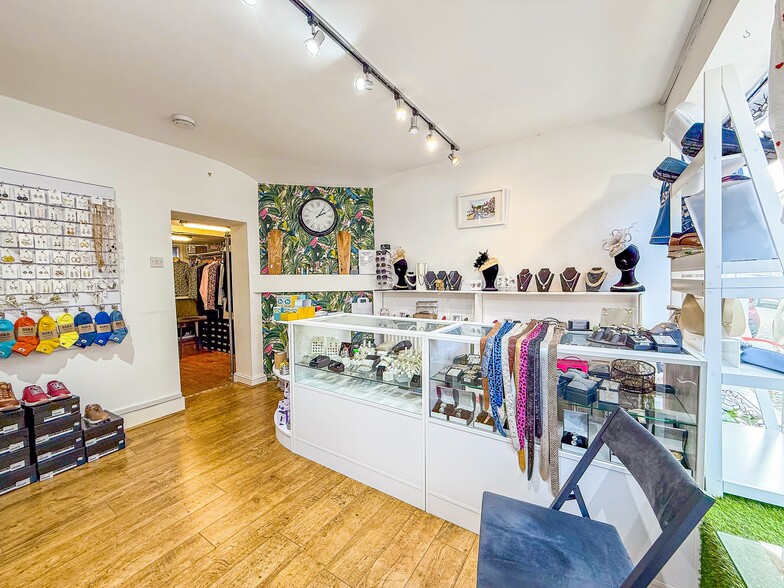 High St, Bishops Waltham for sale - Interior Photo - Image 2 of 12