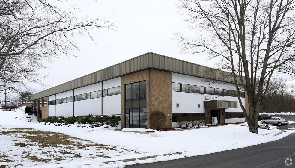 263 Route 17k, Newburgh, NY for lease - Building Photo - Image 2 of 4