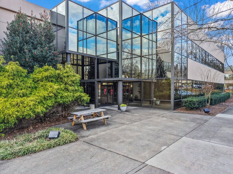 7996 North Point Blvd, Winston-Salem, NC for lease - Building Photo - Image 2 of 3