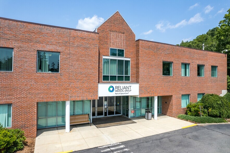 24 Newton St, Southborough, MA à louer - Photo principale - Image 2 de 6