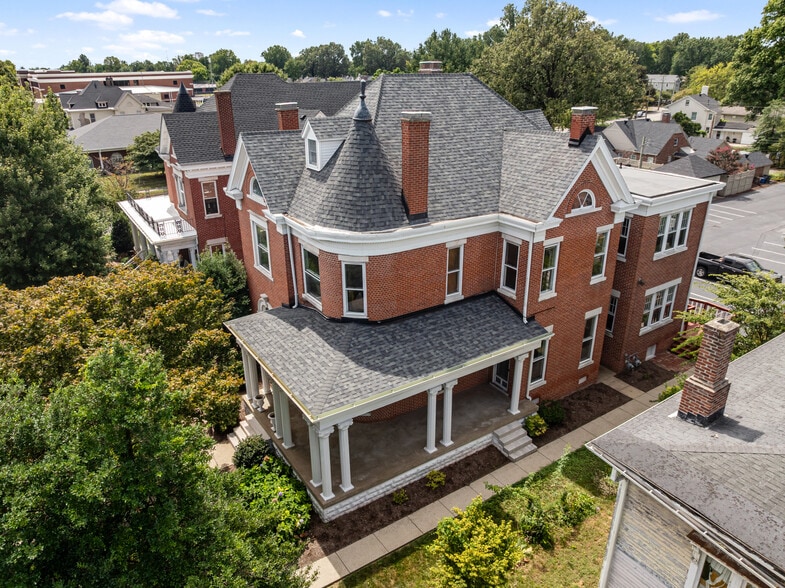 1542 Frederica St, Owensboro, KY à vendre - Photo du bâtiment - Image 2 de 59