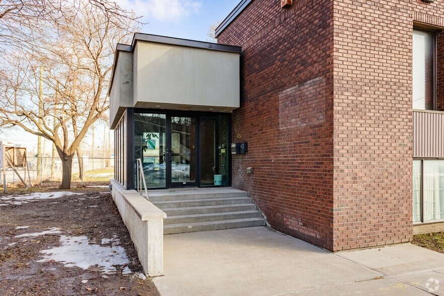 45 Boul Saint-Joseph, Lachine, QC à louer - Photo du bâtiment - Image 2 de 5