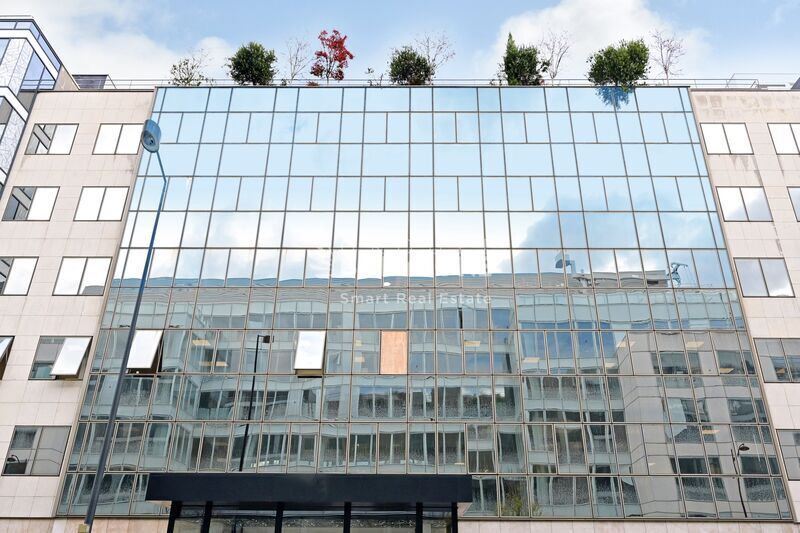 Office in Levallois Perret for lease - Building Photo - Image 2 of 9