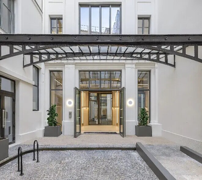 24 Rue Du Sentier, Paris à louer - Photo du bâtiment - Image 2 de 10