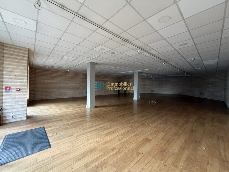 Commerce de détail dans Lorient à vendre - Photo du bâtiment - Image 2 de 4