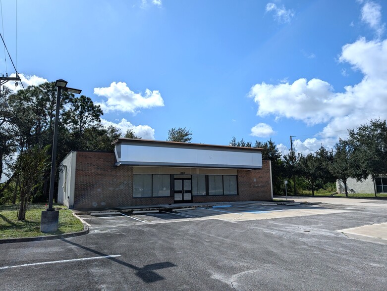 8801 20th St, Vero Beach, FL for lease - Building Photo - Image 1 of 6