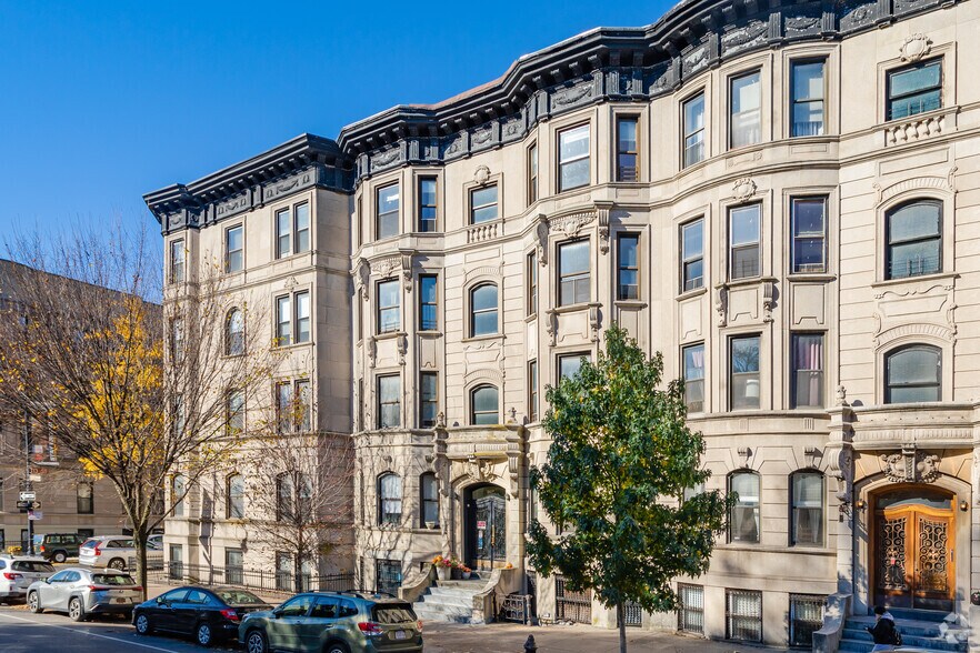 176 Prospect Park W, Brooklyn, NY à vendre - Photo du bâtiment - Image 2 de 22