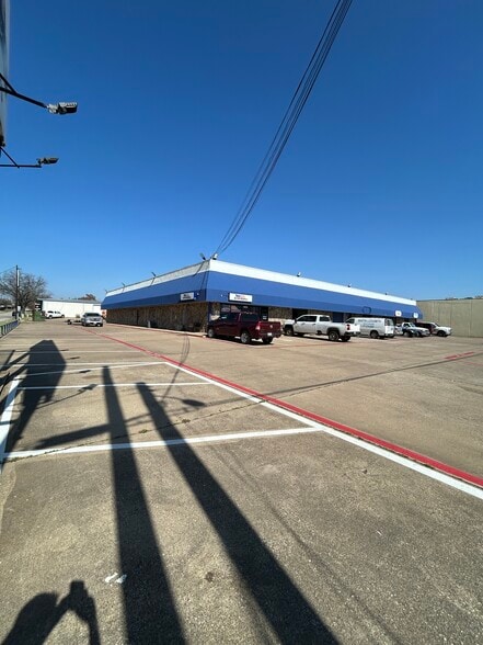 2821 W Division St, Arlington, TX for lease - Building Photo - Image 2 of 11