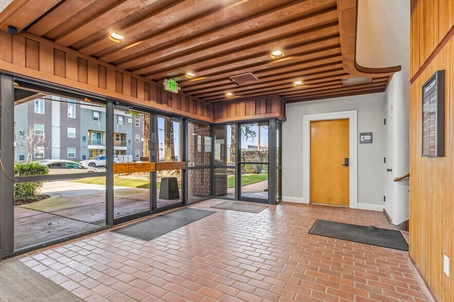 2555 3rd St, Sacramento, CA à louer - Hall d’entrée - Image 3 de 35