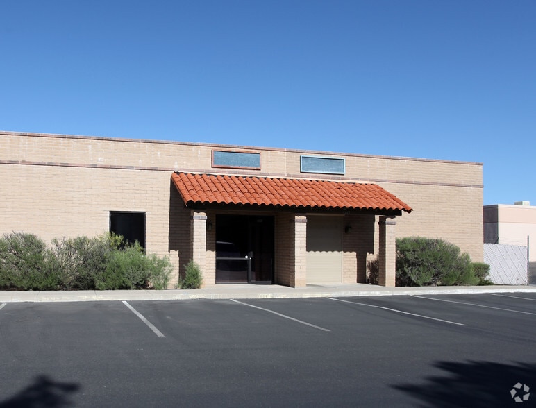 4 CONTIGUOUS WAREHOUSE / OFFICE FLEX portfolio of 4 properties for sale on LoopNet.ca - Primary Photo - Image 2 of 4