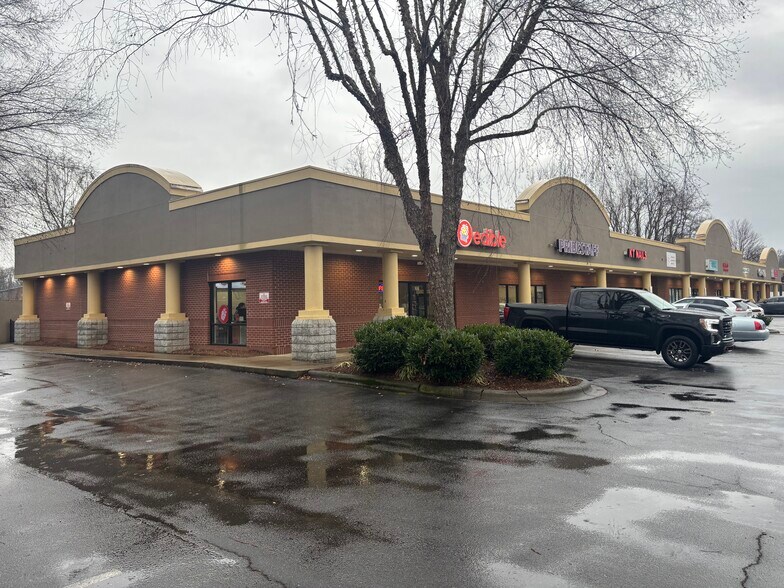 5 Regent Park Blvd, Asheville, NC à louer - Photo du bâtiment - Image 2 de 8