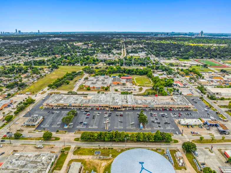 9401-9495 Kempwood Dr, Houston, TX for sale - Aerial - Image 2 of 3