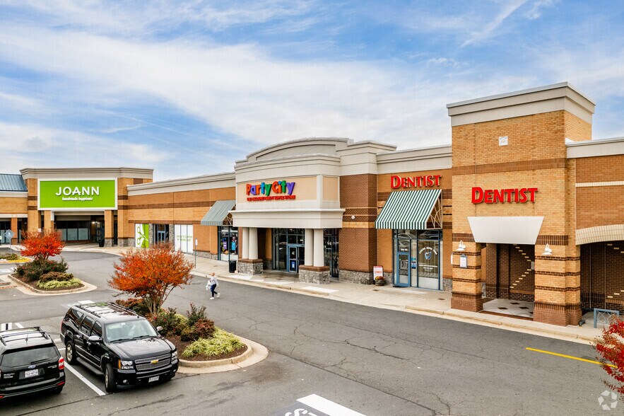 47100 Community Plz, Sterling, VA à louer - Photo du bâtiment - Image 3 de 7