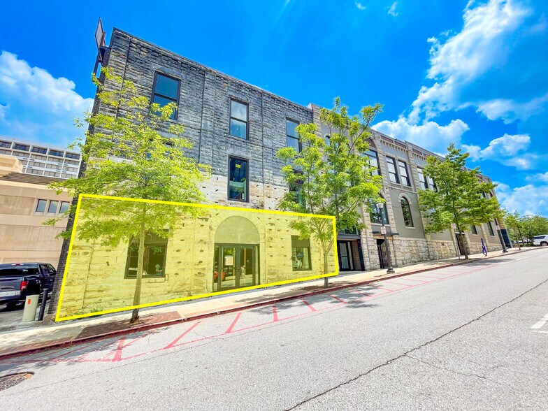 26 W Center St, Fayetteville, AR à louer - Photo du bâtiment - Image 3 de 10