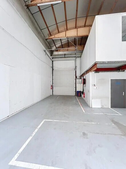 12 Chemin Des Gorges, Dardilly à louer - Photo du bâtiment - Image 3 de 12