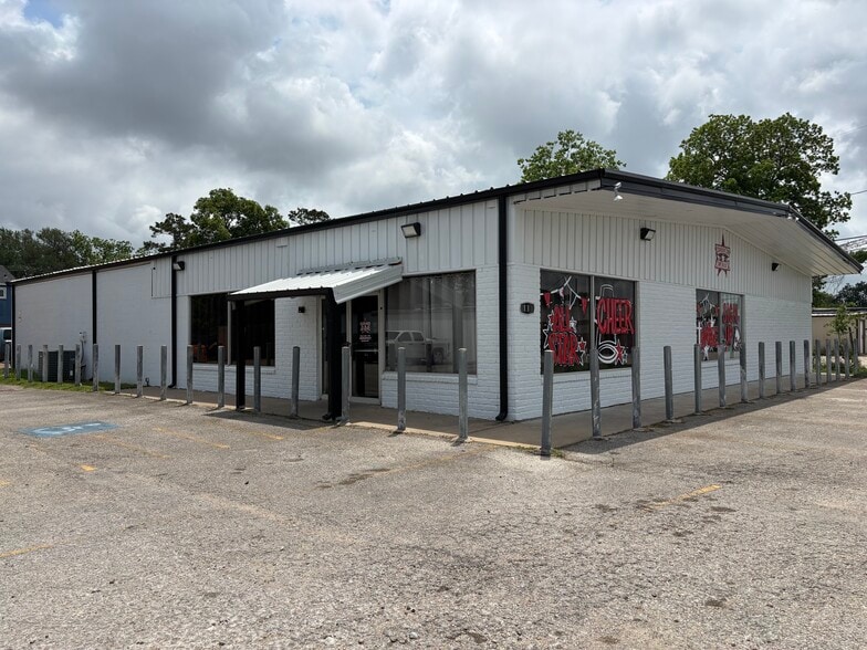 1913 S Gordon St, Alvin, TX for lease - Building Photo - Image 1 of 14