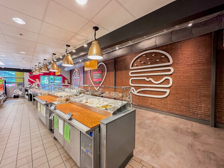 126 W College Ave, State College, PA for lease - Building Photo - Image 2 of 8