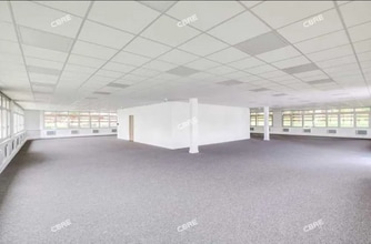 1 Rue Du Commandant Mouchotte, Paray-Vieille-Poste for lease Interior Photo- Image 2 of 3