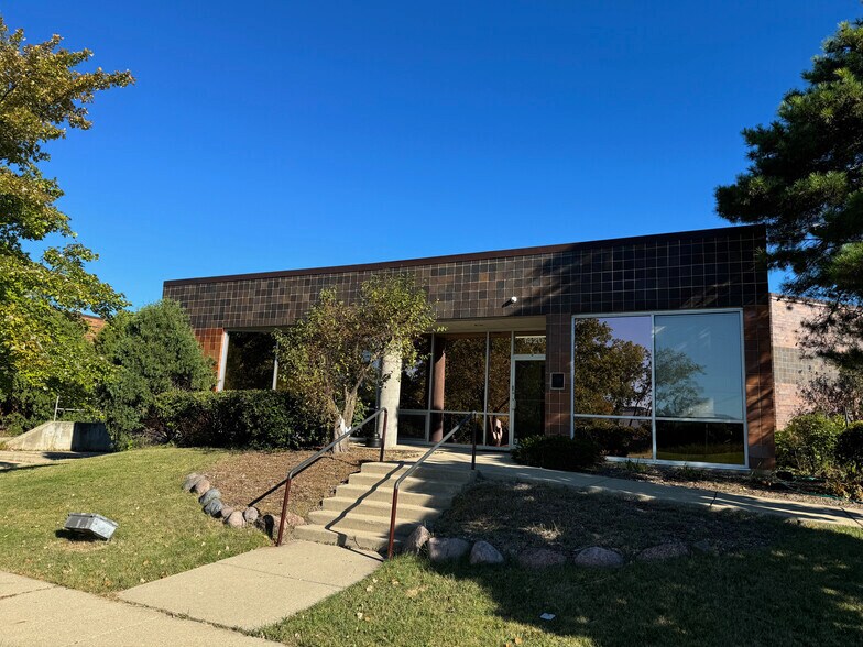 1420 Chase Ave, Elk Grove Village, IL à vendre - Photo du bâtiment - Image 1 de 3
