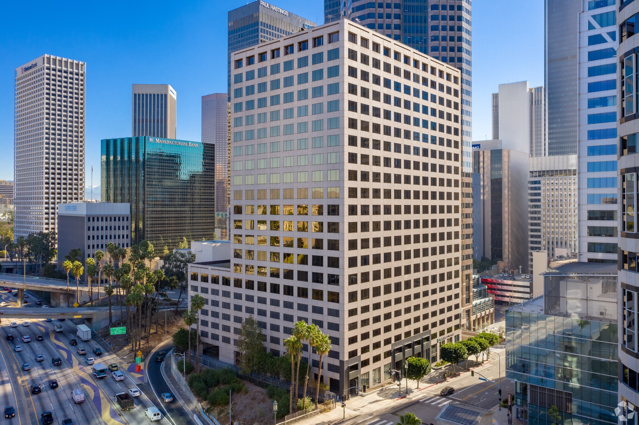 915 Wilshire Blvd, Los Angeles, CA à louer Photo du bâtiment- Image 1 de 11