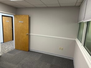 498 Palm Springs Dr, Altamonte Springs, FL for lease Interior Photo- Image 2 of 2
