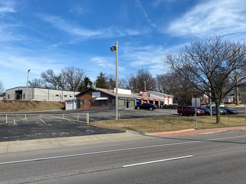 9197 Saint Charles Rock Rd, Saint Louis, MO à vendre - Photo du bâtiment - Image 3 de 6