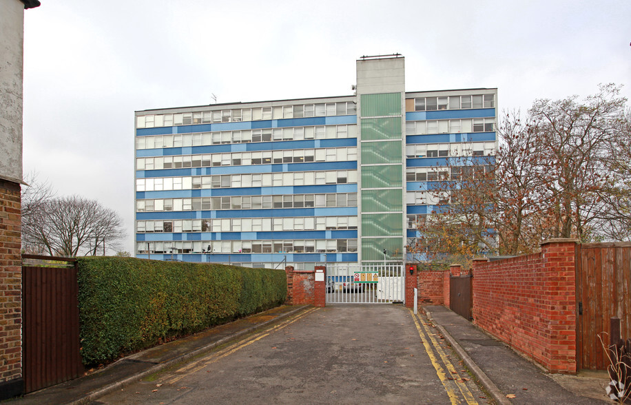 Squires Ln, London à louer - Photo du bâtiment - Image 2 de 4