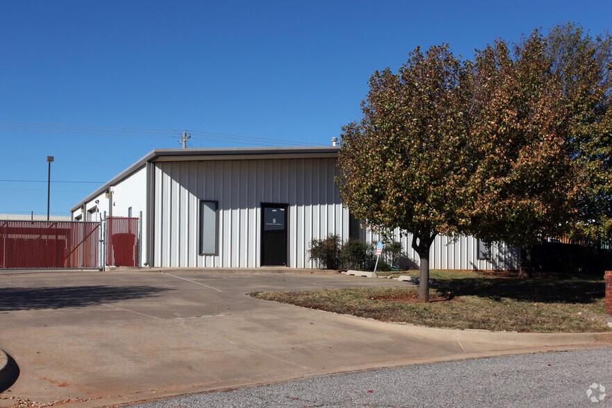 8401 Mantle Ave, Oklahoma City, OK à vendre - Photo du bâtiment - Image 2 de 11