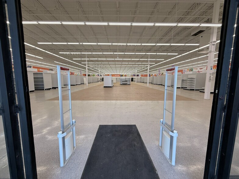 2614 Bridge Ave, Albert Lea, MN à louer - Photo du bâtiment - Image 3 de 21